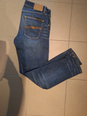 Nudie Jeans - Säljer dessa sjukt snygga Nudie jeans Lean Dean! Sjuka fades på dem och väldigt bra skick! W30 L30. Fett najs nu inför sommaren. 649 KR❗️