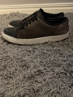 Lanvin - Snygga bruna lanvins för endast 899kr i storlek 42 passar även dig som har 43,5 och neråt eftersom lanvins är stora i storleken. Säljer dessa för dom tyvär inte passar längre och att jag köpt nya. Tvätt ingår även. Hör av er för frågor med mer!😁