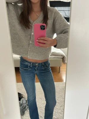 Ltb jeans - Jättefina mörkblåa ltb jeans i stl 24/30🥰 säljer då jag tycker de är liiiite för korta för mig som är 167🥰