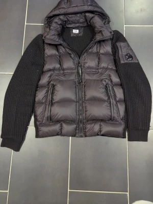 CP Company Cardigan - Nu är det dax att sälja min cp Company cardigan då den inte kommer till någon användning:)