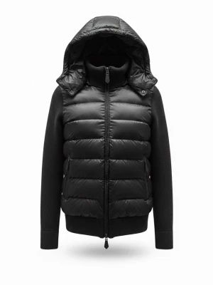 CEVIOR CARDIGAN - Torino Cardigan.  2-in-1 design med avtagbar luva. Tillverkad i en noggrant utvald ullblandning för värme, struktur och hållbarhet. Levereras med tags och påse, helt ny.   Besök vår hemsida för mer information. 