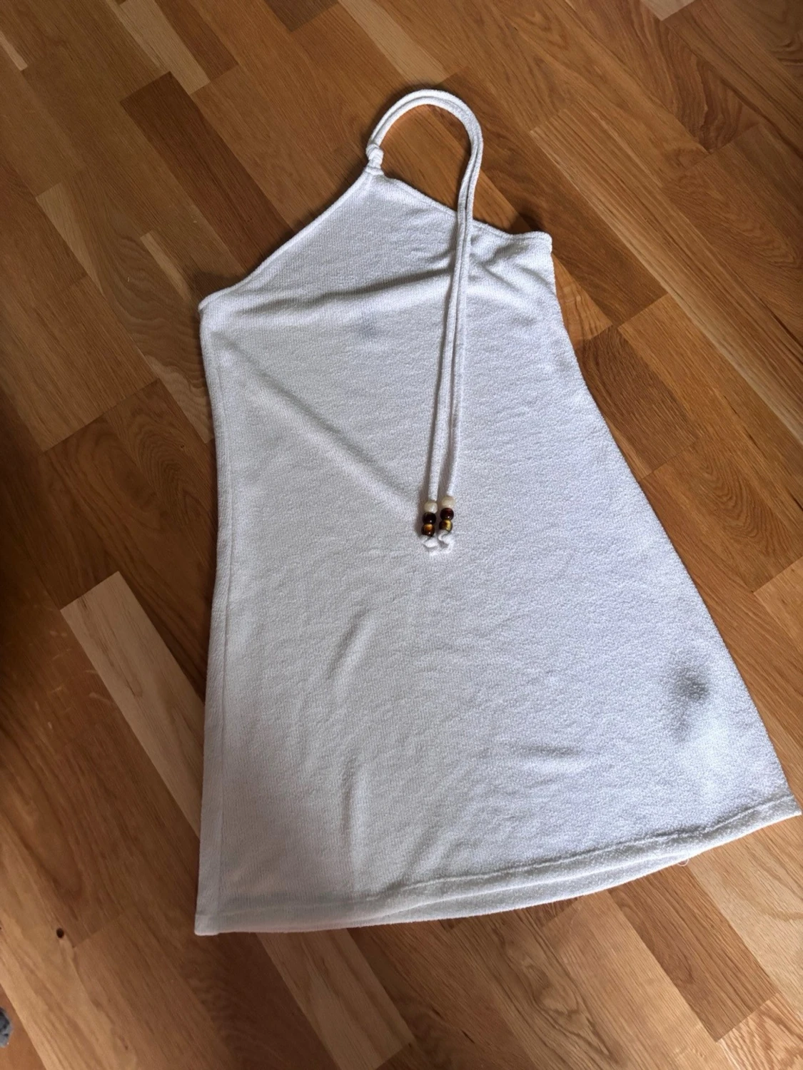 Vit oneshoulder strandklänning - 1