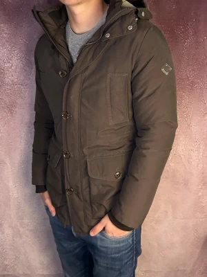 J.lindeberg field jacket - Mycket fint skick | Size XS fits S (modellen är 188 cm 77 kg) | fraktar spårbart inom 24 timmar | för att köpa klicka ”köp nu” | vid frågor eller funderingar skriv ett meddelande | följare får bättre rabatter🙌