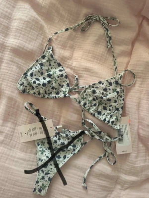 Nelly - bikini topp - Nelly Bikini topp  Bikiniöverdel- S bikiniunderdel- finns att köpa i en annan artikel(om den finns kvar) Ny med prislapp. Aldrig använd.  Pris kan diskuteras💗 