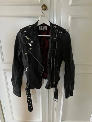 Jofama by Kenza - Skinnjacka Jofama by Kenza storlek 34 i fin skick! 