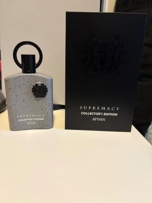Afnan Supremacy Collector's Edition - Knappt använd, ca 95/100ml kvar. Pris kan diskuteras. 