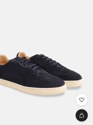 Brunello cucinelli skor - Brunello cucinelli skor herr, helt nya med box, kvitto och allt följer med som om det vore direkt från deras egna hemsidan har storlek 42 och 43. Nypris runt 11500kr. Pris kan diskuteras vid köp 👍