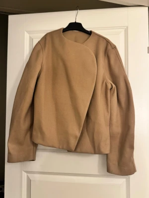 Vårjacka  - Aldrig använd men tyvärr inga prislappar på, storlek xxs men passar en xs 