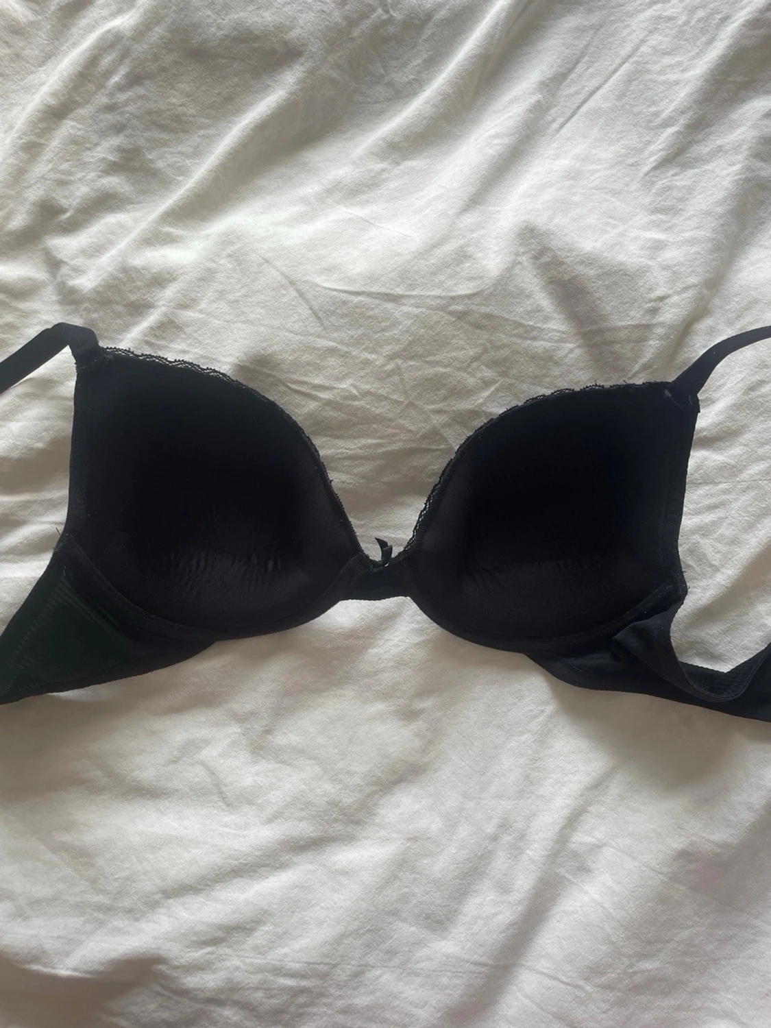 Svart push-up bh med spetskant - 1