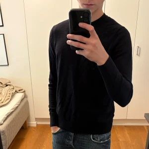 Arket Ulltröja - Ulltröja från arket 100% ull. Storlek S väldigt fint skick. Bara att höra av sig vid funderingar!