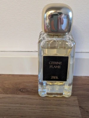 Zara Citrine Flame parfym - Zara Citrine Flame ✨️Se bild hur mycket använt 