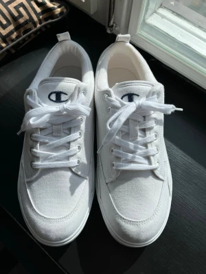 Champion vita sneakers 42 nya! - Helt nya storlek 42