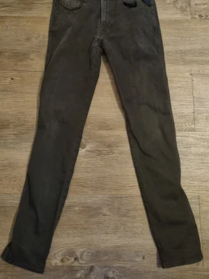 Replay jeans Anbass - Tjena! Säljer ett par fina Replay jeans Anbass i storlek W31 L32
