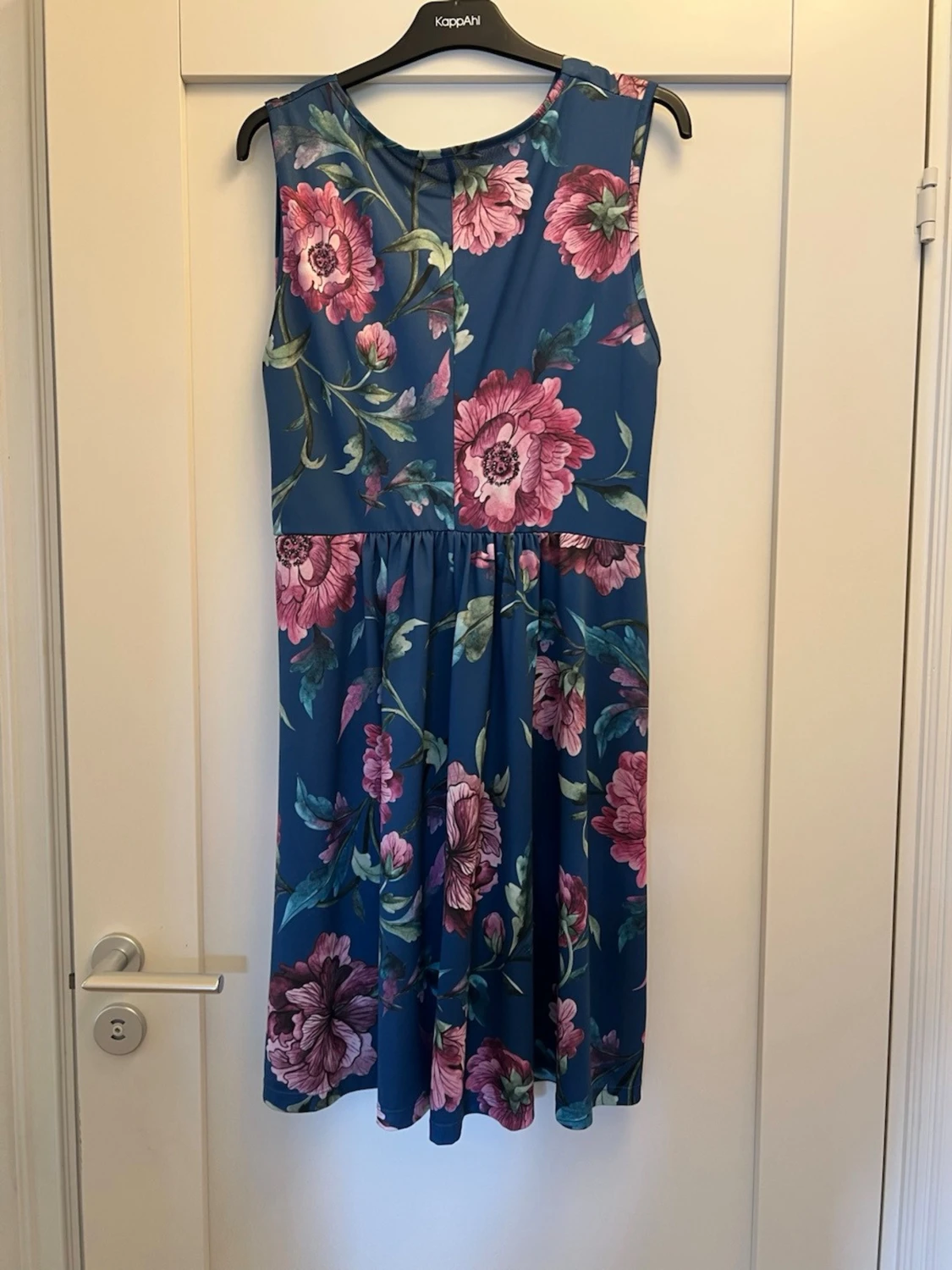 Blommig blå klänning  - 1