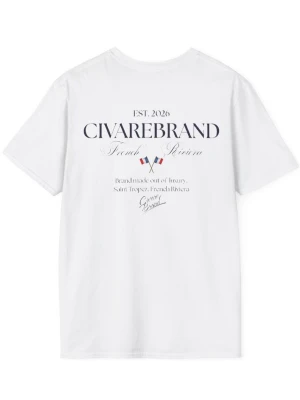 Vit t-shirt från Civarebrand - Vit t-shirt från Civarebrand med tryck på ryggen och liten logga fram. Klassisk passform med rund hals och korta ärmar. Tillverkad i mjuk bomull, perfekt för en clean och stilren look. Finns att köpa på civare.store! 