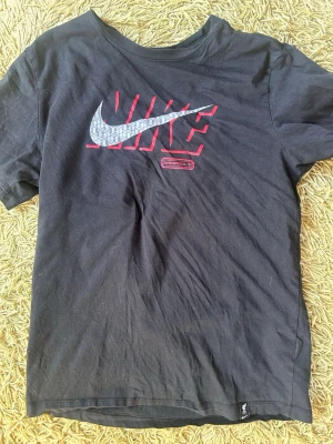 Liverpool Nike T-shirt - En svart nike Liverpool tröja