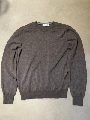 Gran sasso tröja - Säljer nu denna riktigt goa gran sasso tröjan. Storlek 48 motsvarar S. Skick 9/10. Nypris 1599kr. Kvitto finns. Skriv vid fler frågor/bilder