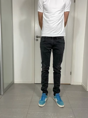 Replay Anbass Jeans  - Säljer nu dessa Replay Anbass Jeans, W31 o L32, skriv för fler bilder/frågor🙌🏼