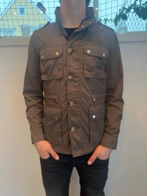 Hacket Field jacka - Hacket Field jacka  herr| pris:1299kr| storlek: M| skick:9/10| hör av dig vid minsta lilla fundering eller fråga|