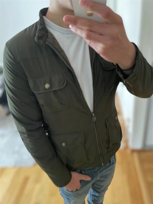 Olivgrön Fieled Jacket - Skick 9/10 ✅| skriv vid frågor eller funderingar!