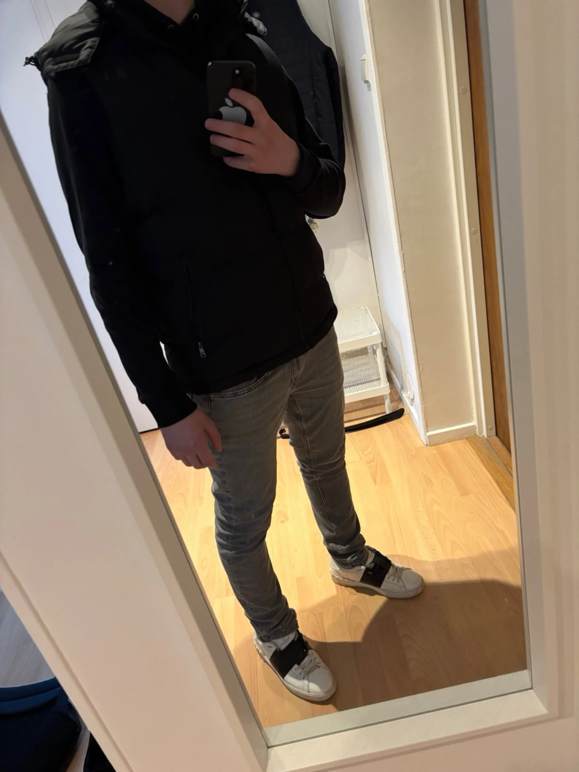 Svart dunväst med huva - 2