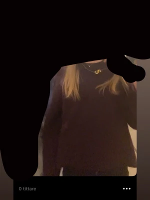 Vinröd stickad tröja! -  Storlek:134-140 