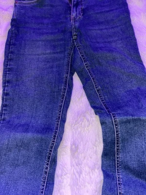 Boot cut jeans från Gina tricot  - Säljer dess då jag inte längre vill ha dem. Det är storlek 34/XS. 