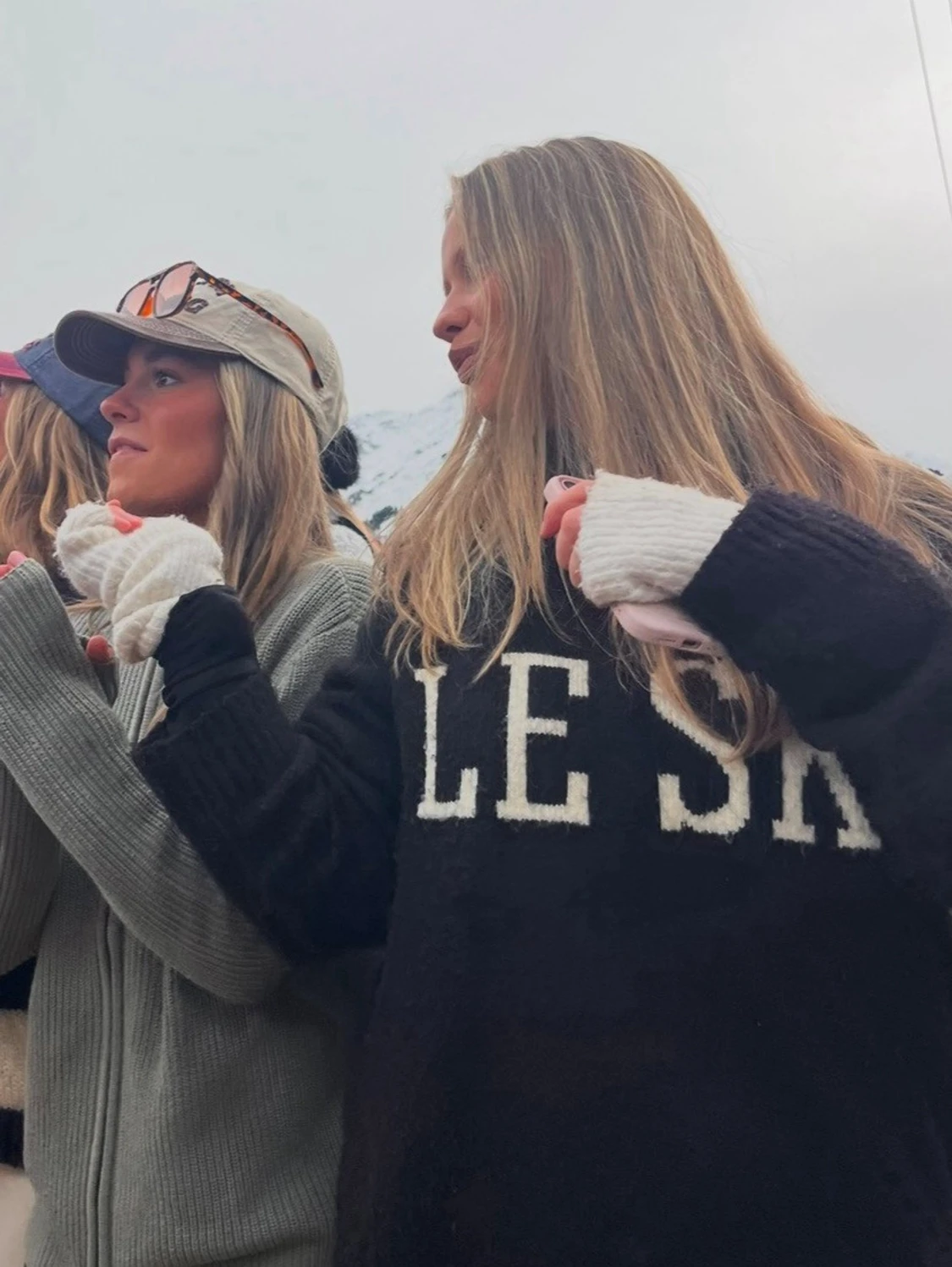 Stickad tröja ”le ski”