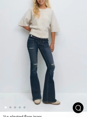 Supersnygga jeans från gina tricot!! - Knappt använda men inga defekter💗💗