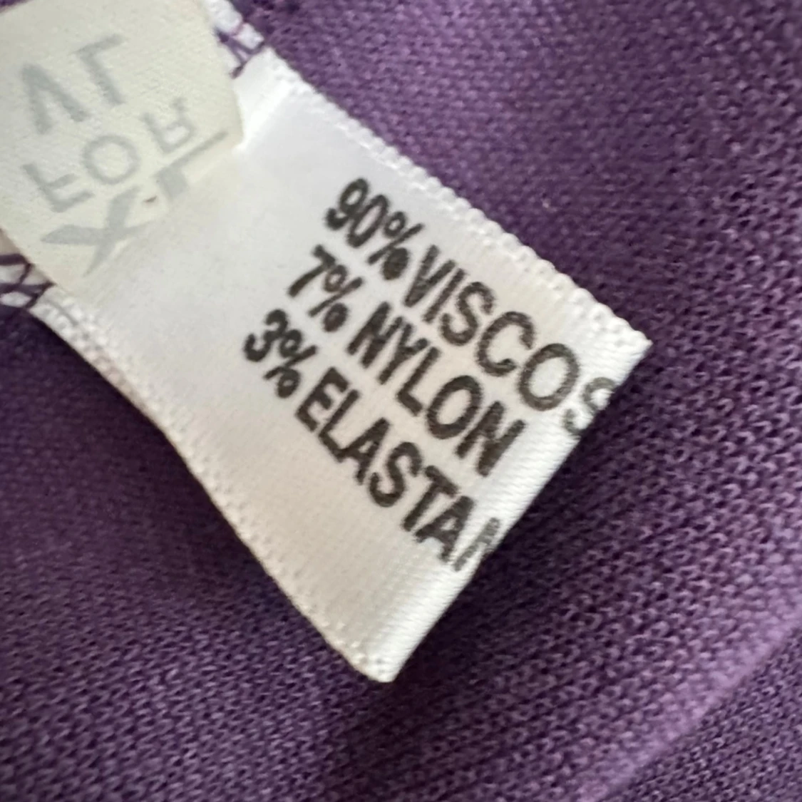 Lila topp med fuskpälsdetalj - 5