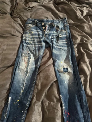 dsquared2 jeans - dsquared2 jeans i storlek 46 lagade därför lågt pris