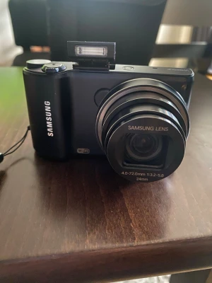 Samsung kamera - Säljer en Samsung kamera WB250F, batteri och SD-kort ingår .
