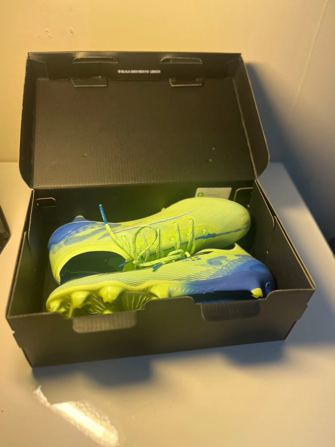 PUMA ULTRA 5 ULTIMATE FG LIGHTS OUT - GRÖN/PUMA WHITE/BLÅ - 3