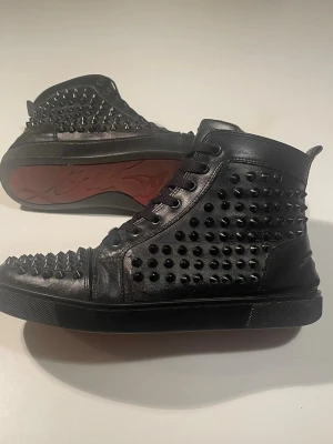 Svarta hightop Christian louboutins - Size 40 men passar 41-42