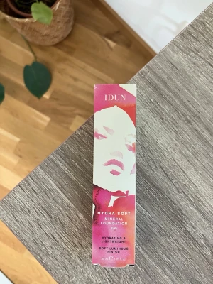 IDUN Hydra Soft Mineral Foundation - Endast testad 1 gång!