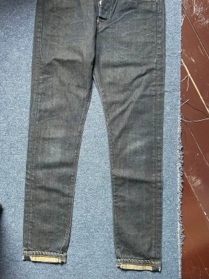 Levi’s Jeans - Ett par Levi’s i nyskick, ingen specifik modell, utan bara ett par gamla hedliga högkvalitativa jeans i 100% bomull! W:30 L:32