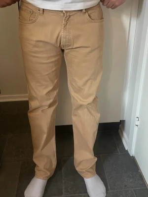 Dressman jeans - Säljer dressman jeans i storlek 36/30 Xl person på bild är 1,82cm
