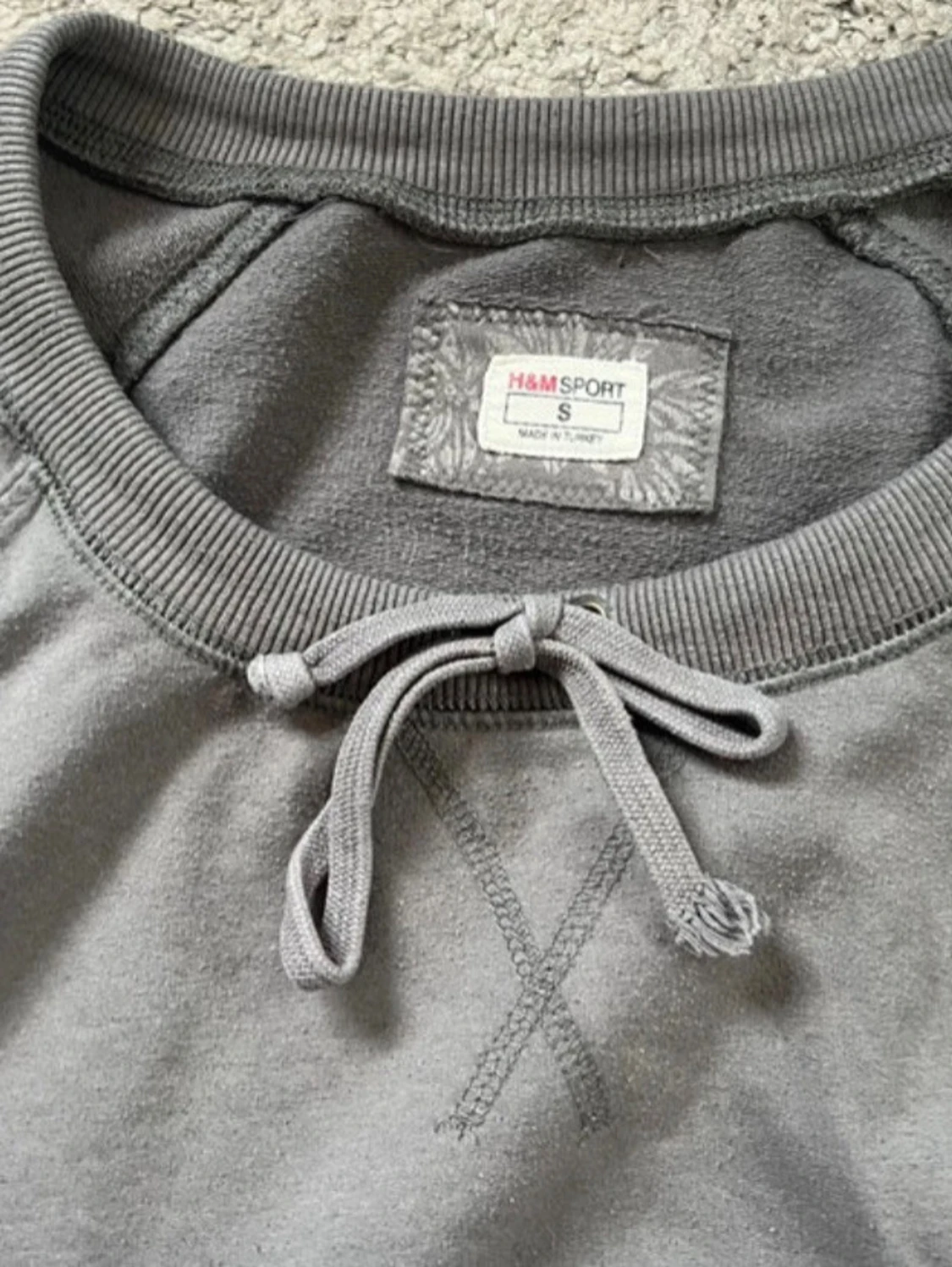 Grå sweatshirt från H&M Sport - 1