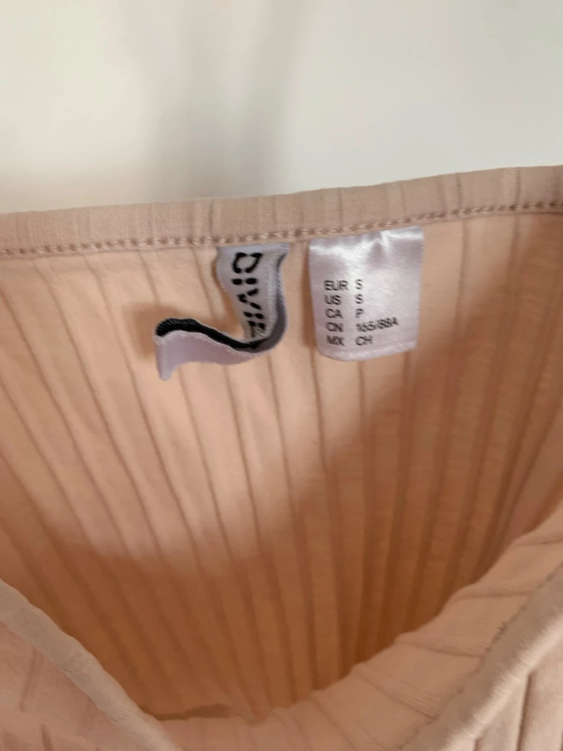 Beige/ljusrosa ribbad linnetopp från Divided - 1