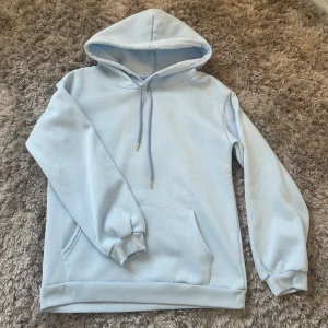 Ljusblå Hoodie  - Säljer nu denna jätte sköna Hoodie!!🥰 Helt ny och aldrig använd!❤️