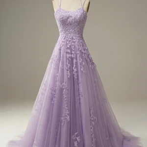 Lila balklänning  - Säljer en helt oanvänd balklänning. Säljer då jag köpte en annan. Skriv för fler bilder 💗