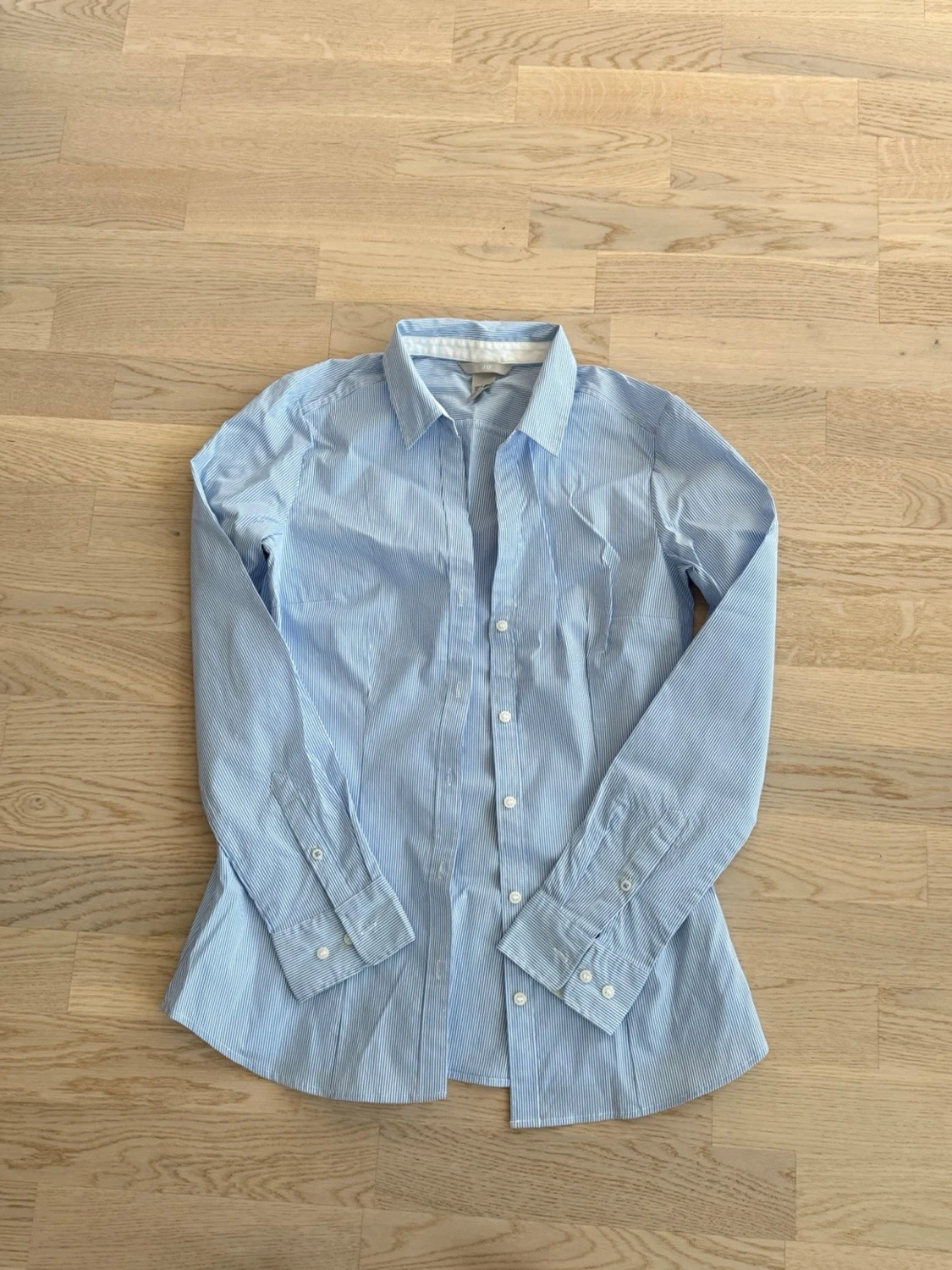 Ljusblå skjorta, strl S - 3