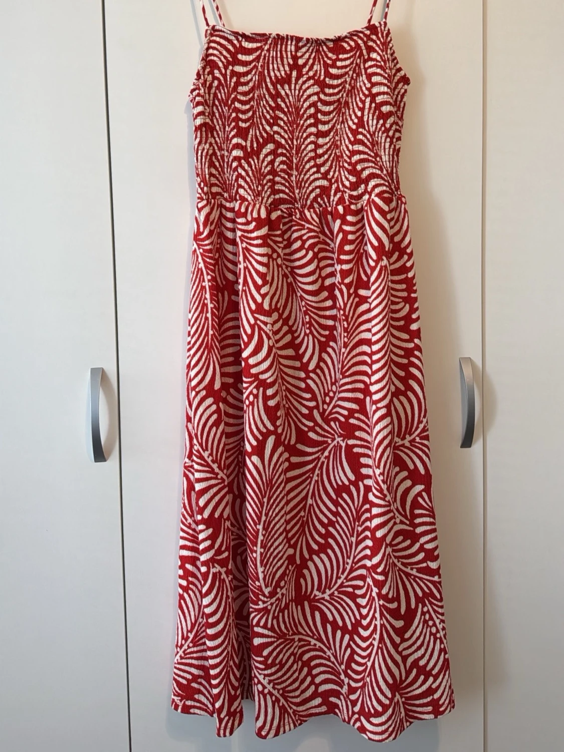 Rödvit långklänning med mönster