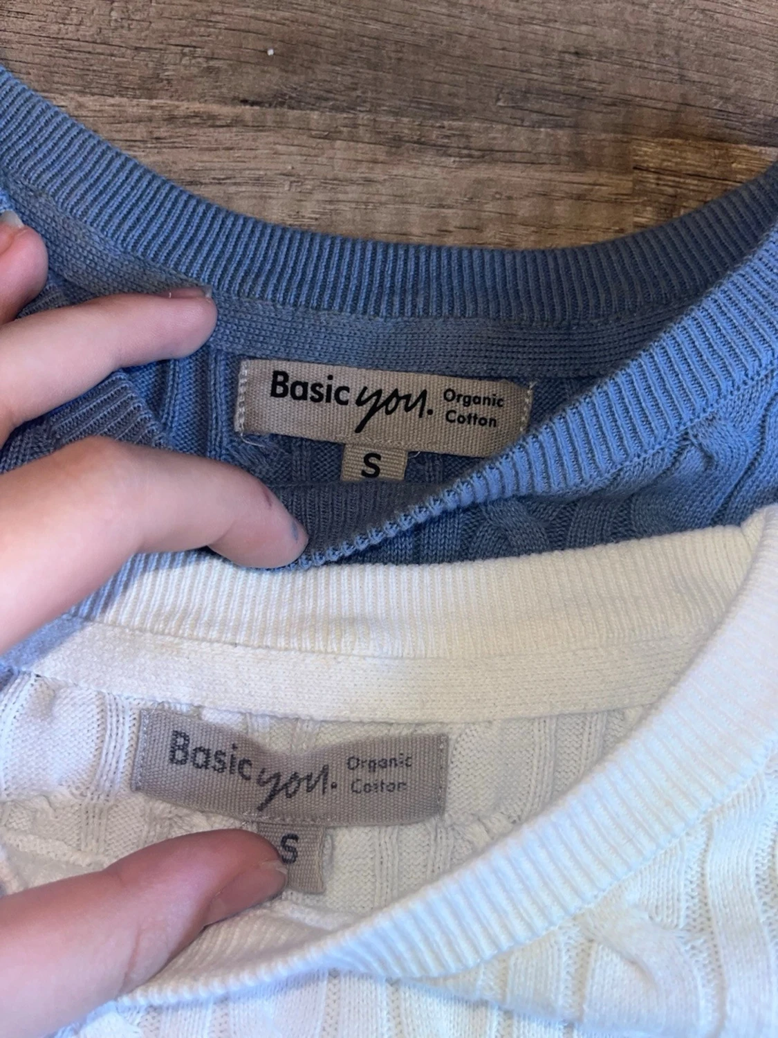 Två kabelstickade tröjor Basic You