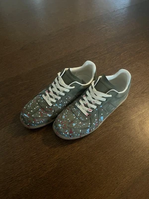 Maison margiela gats splash - Säljer gröna MM splash i storlek 45, jag har endast använt dom fåtal gånger och tagit hand om dom väl
