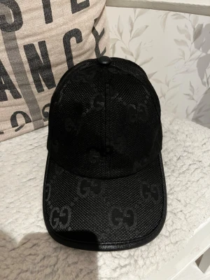 Gucci keps  - Gucci keps GG, använd endast en gång ! Fraktar samma dag  !