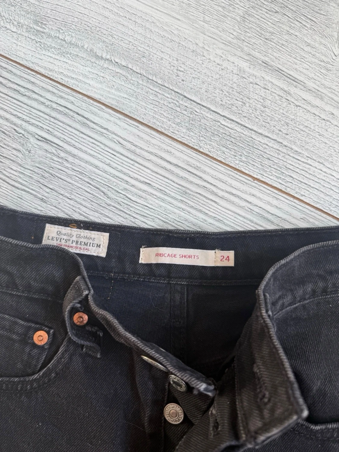 Svarta Levi's high waist jeansshorts - 2