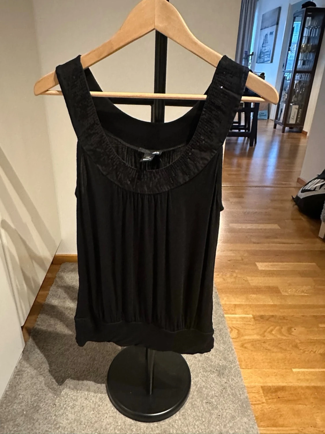 Svart ärmlös topp från H&M