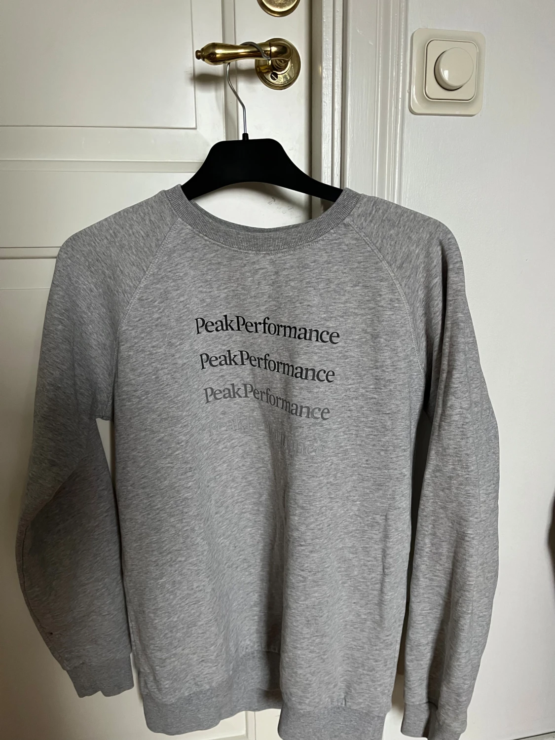  Peak Performance sweatshirt  - 1