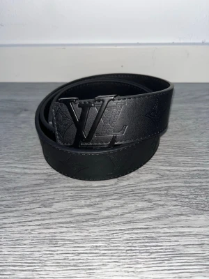 L-bälte - Snygg bälte ifrån märket L som passar vilken outfit som helst. Strl:110cm